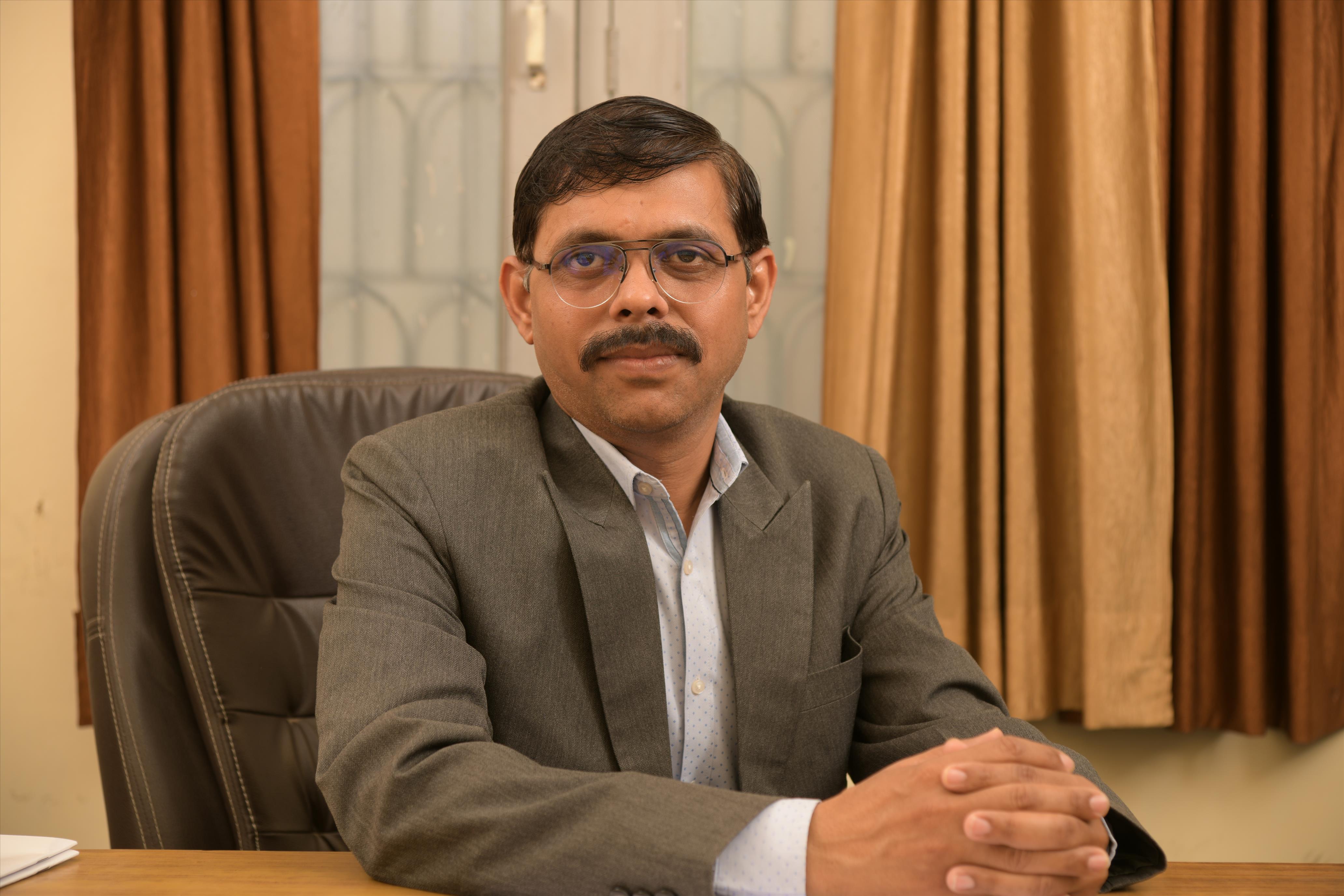 Dr. Ashish Kumar Saxena